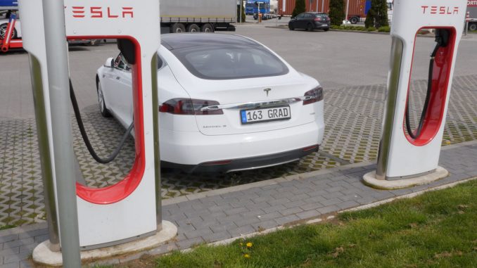 Tesla Model S Supercharger