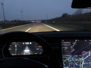 Tesla auf der Autobahn | Foto: 163 Grad