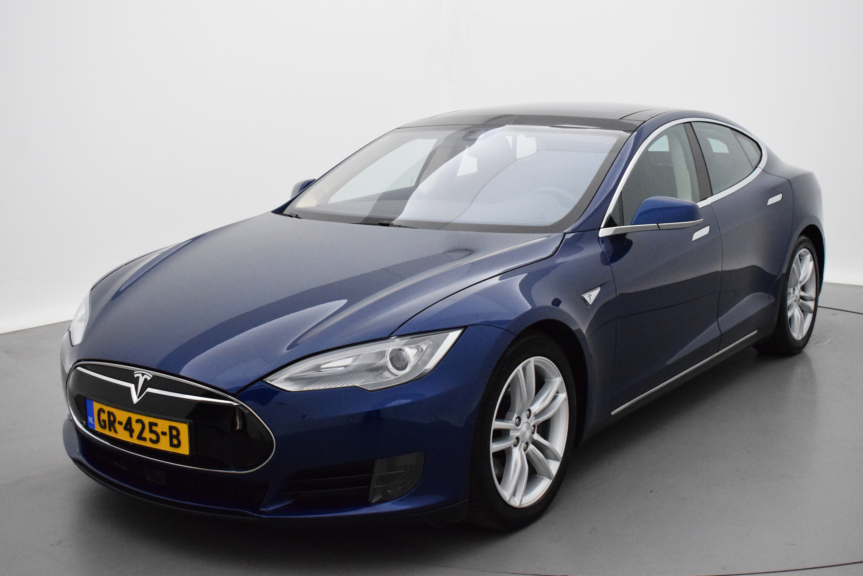 Tesla Gebraucht aus Holland | Foto: 163 Grad