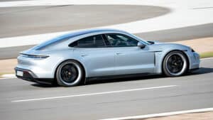 Porsche Taycan auf der Rennstrecke | Foto: Porsche AG