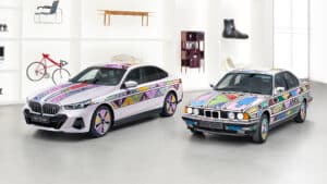 BMW Art Car #13 und BMW i5 Flow NOSTOKANA von Esther Mahlangu | Foto: BMW