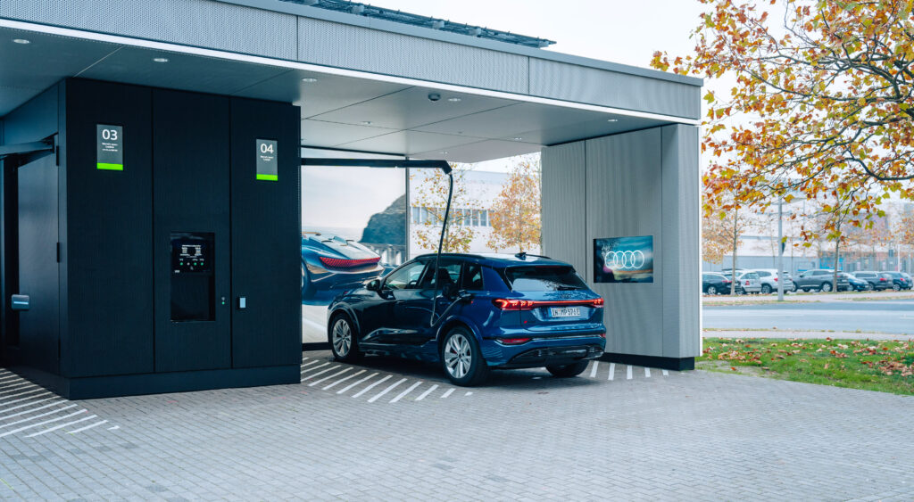 Viel Platz für barrierefreies Laden am Audi Charging Hub | Foto: Audi AG