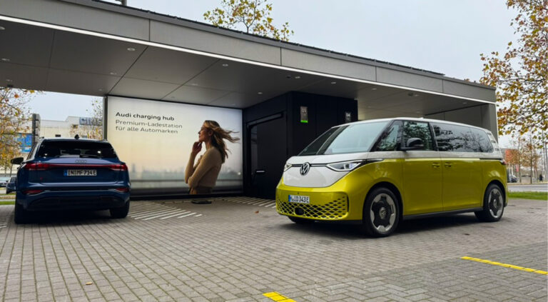 VW ID.Buzz am Audi Charging Hub in Bremen | Foto: 163 Grad