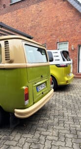 Heck an Heck: VW ID.Buzz LWB 210 kW langer Radstand und Jonathans VW T2 von 1978 mit Westfalia Camper | Foto: 163 Grad