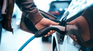 Preise für Elektroauto Laden werden 2025 billiger